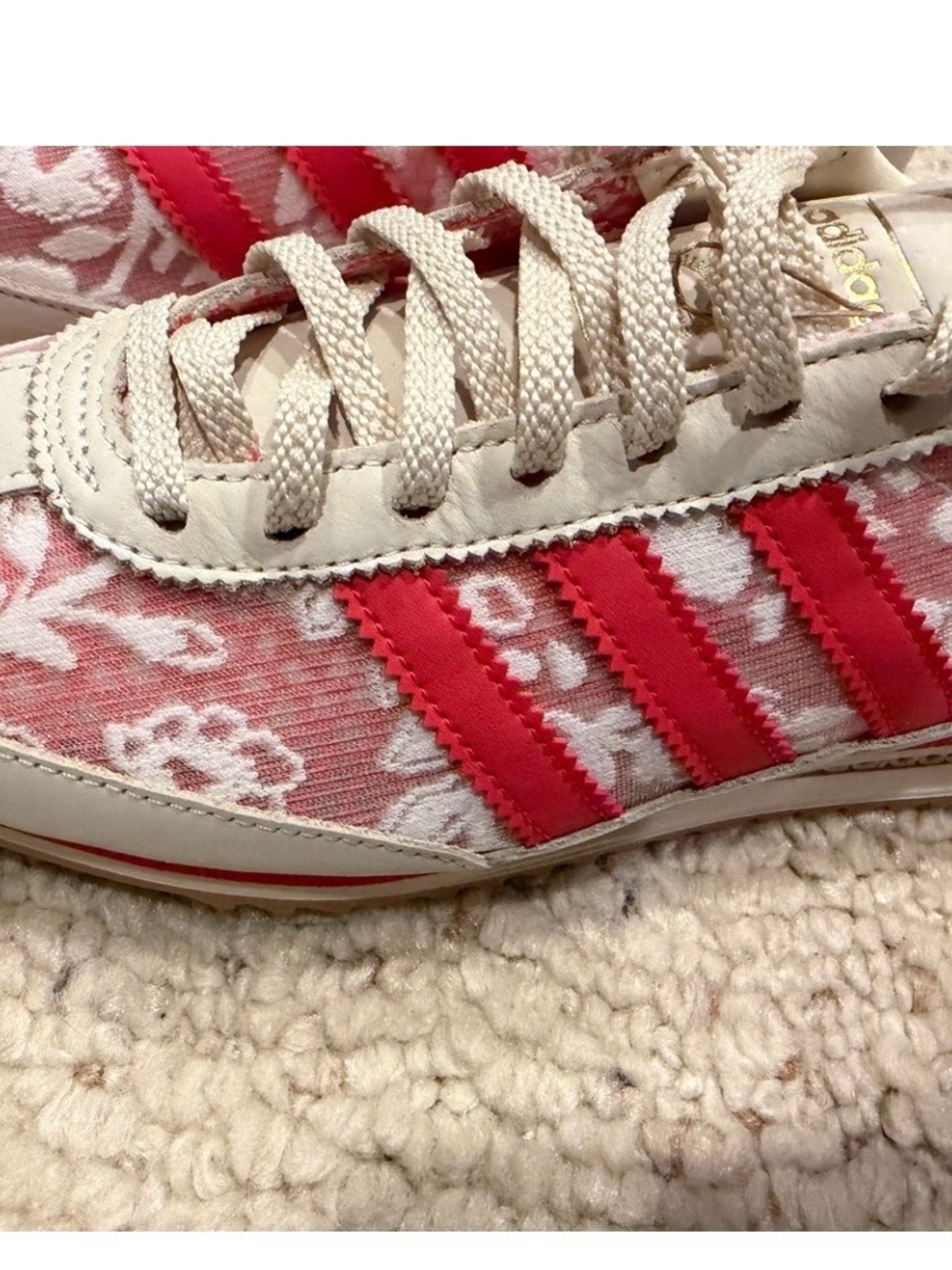 adidas Ladies Size 9 in Cream with Red Accents - Picture 6 of 11